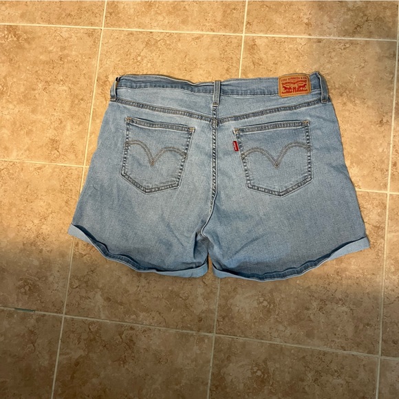 Levi’s Midi Shorts - Picture 2 of 2